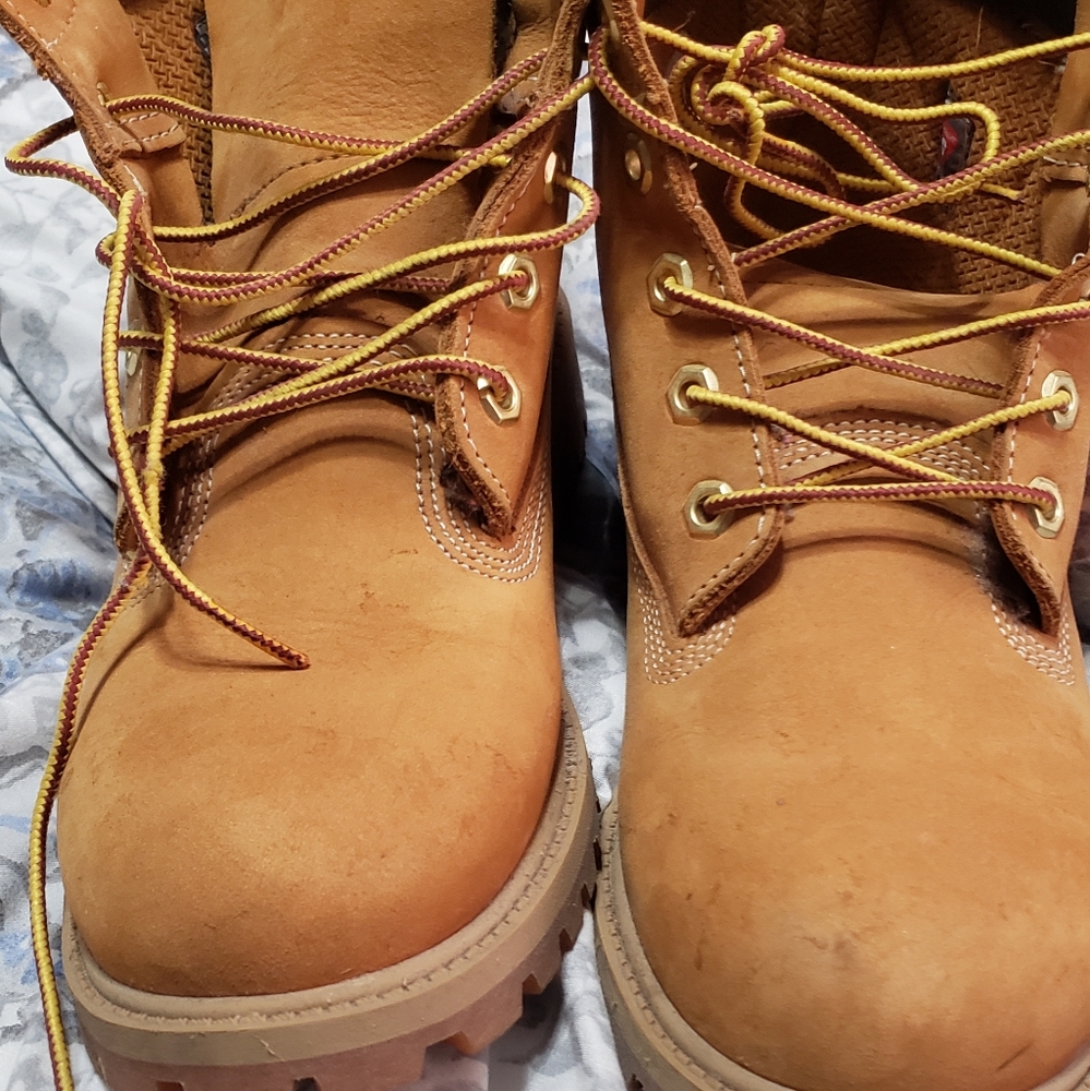Timberland booties only worn 2 times has minor details in front